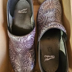 Dansko Professional Gray Floral Tooled Clog, New in the Box, Size 40, US 9
